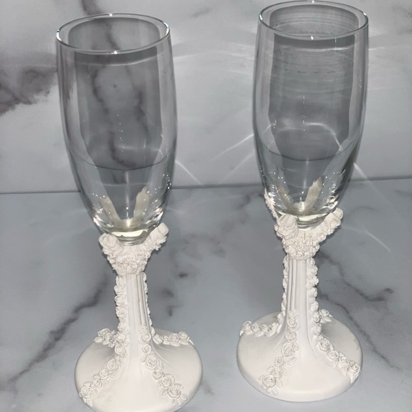 Toasting Flutes - Picture 1 of 4